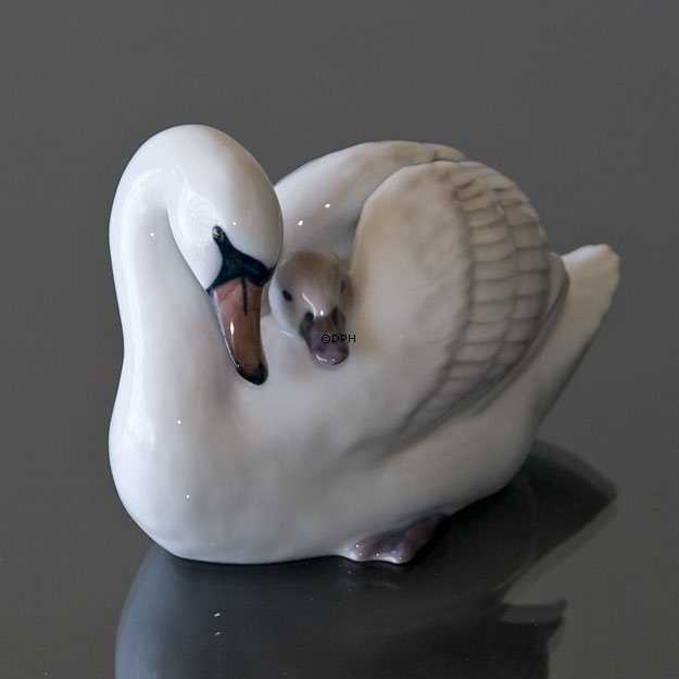 Schwan mit Küken, Royal Copenhagen Figur Nr. 360