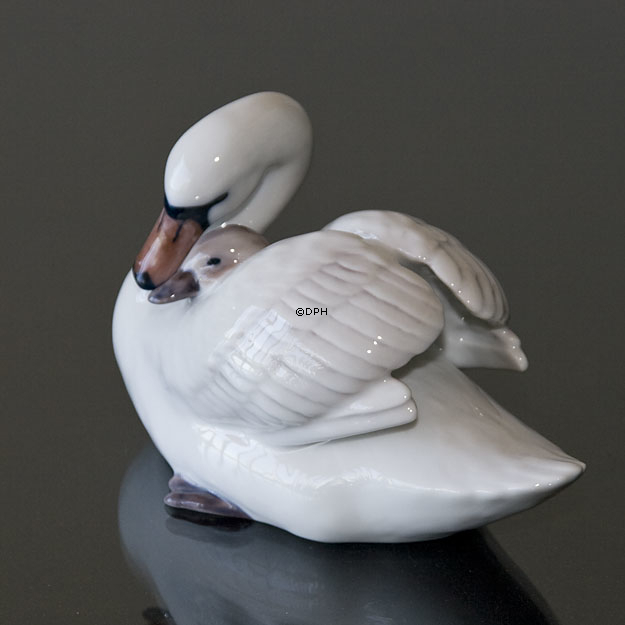 Schwan mit Küken, Royal Copenhagen Figur Nr. 360