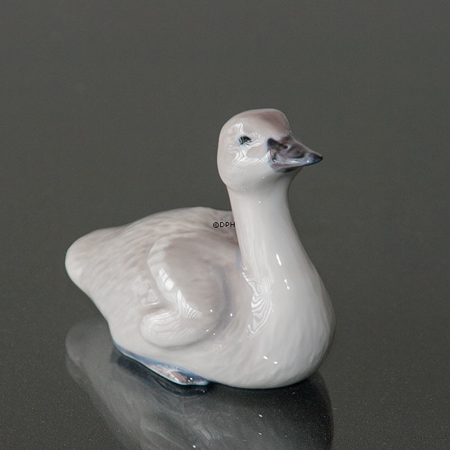 Schwanküken dehnt sich, Royal Copenhagen Vogelfigur Nr. 361