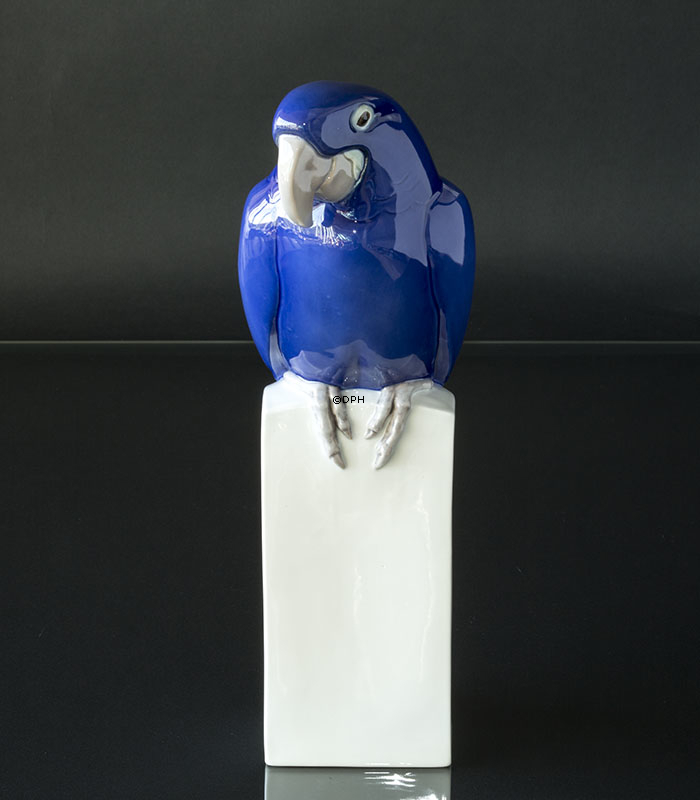 Blaue Ara, Bing & Gröndahl Vogelfigur Nr. 2235 oder 503