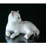 Weißes Kätzchen, liegend, Bing & Gröndahl Katze Figur Nr. 2504 oder 504