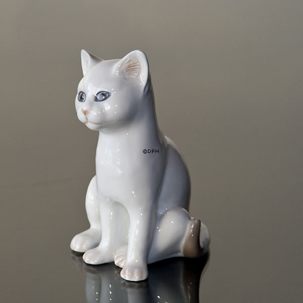 Weißes Kätzchen, sitzend, Royal Copenhagen Katzenfigur Nr. 505