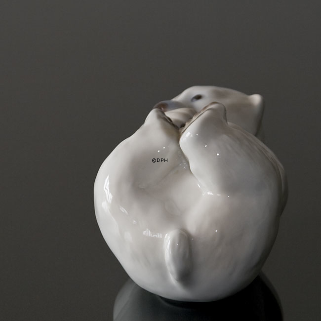 Eisbärenjunge Liegt schläfig, Bing & Gröndahl Figur Nr. 2538 oder 538