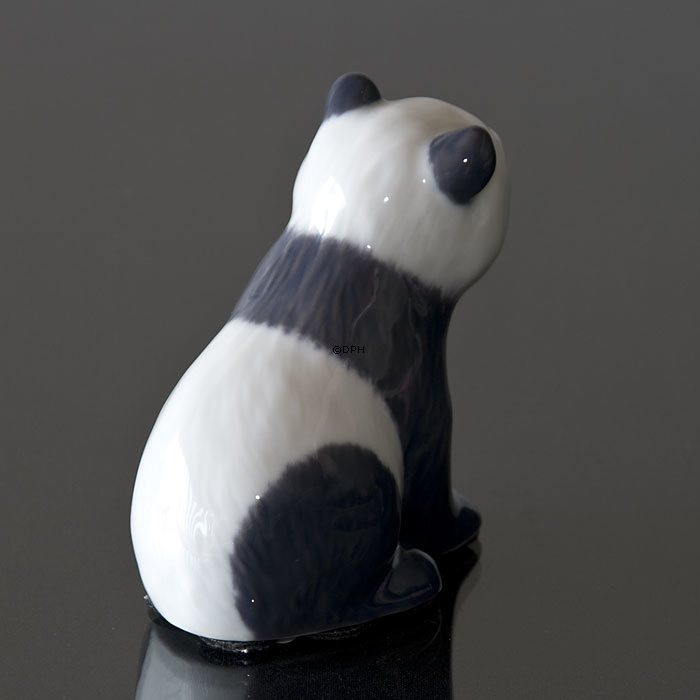 Panda sitzend neugierig, Royal Copenhagen Figur Nr. 663