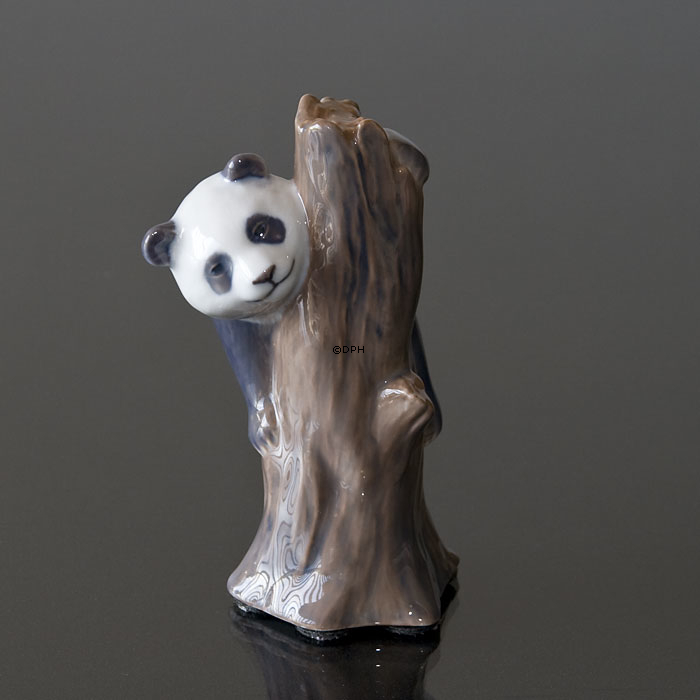 Panda klettert auf einen Baum, Royal Copenhagen Figur Nr. 664