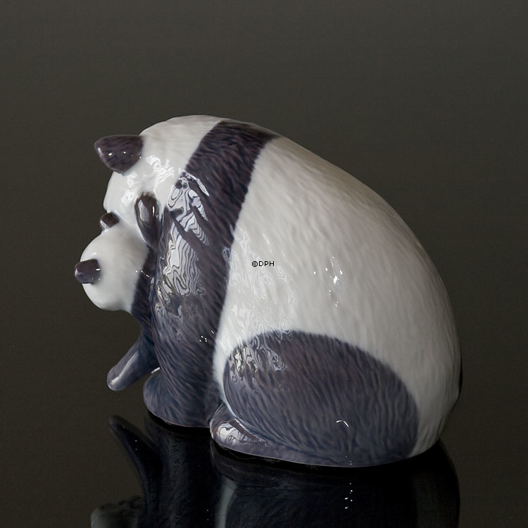 Panda mit Junge, mütterliche Liebe, Royal Copenhagen Figur Nr. 666