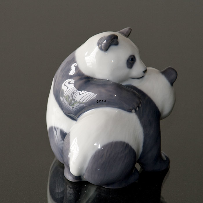 Pandas spielt und kämpft, Royal Copenhagen Figur Nr. 667