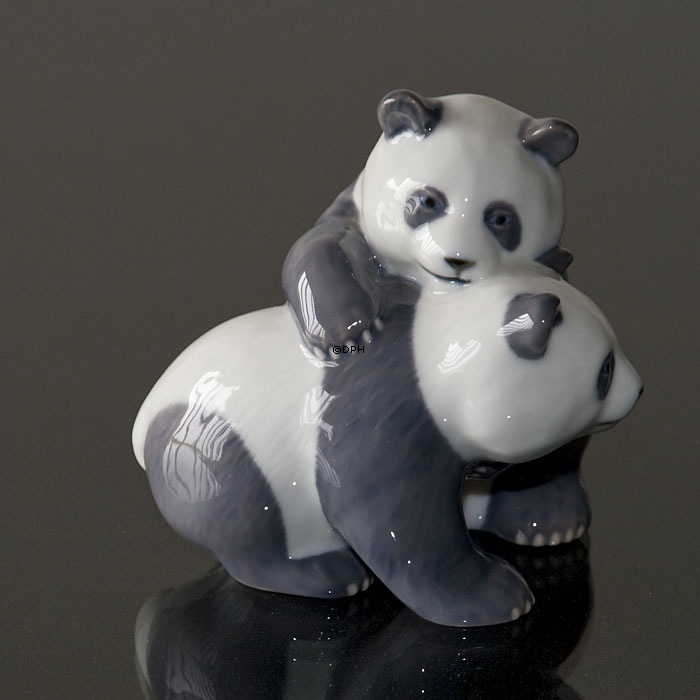 Pandas spielt und kämpft, Royal Copenhagen Figur Nr. 667