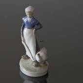 Kleines Mädchen geht mit den Gänsen, Royal Copenhagen Figur-Nr. 528 