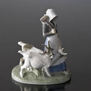 Das Mädchen, das mit Ziegen und Hammer geht, Royal Copenhagen Figur-Nr. 694 | Nr. 1021069 | Alt. R694 | DPH Trading