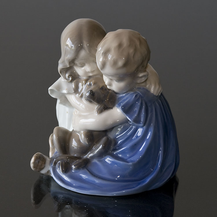 Zwei Kinder mit Hund, Royal Copenhagen Figur Nr. 707 oder 070