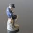 Hirtenjunge, der einen Stock schneidet, Royal Copenhagen Figur Nr. 905 | Nr. 1021079 | Alt. R905 | DPH Trading
