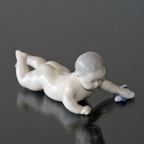 Kleinkind mit Socke versucht zu kriechen, Royal Copenhagen Figur Nr. 1739 oder 112