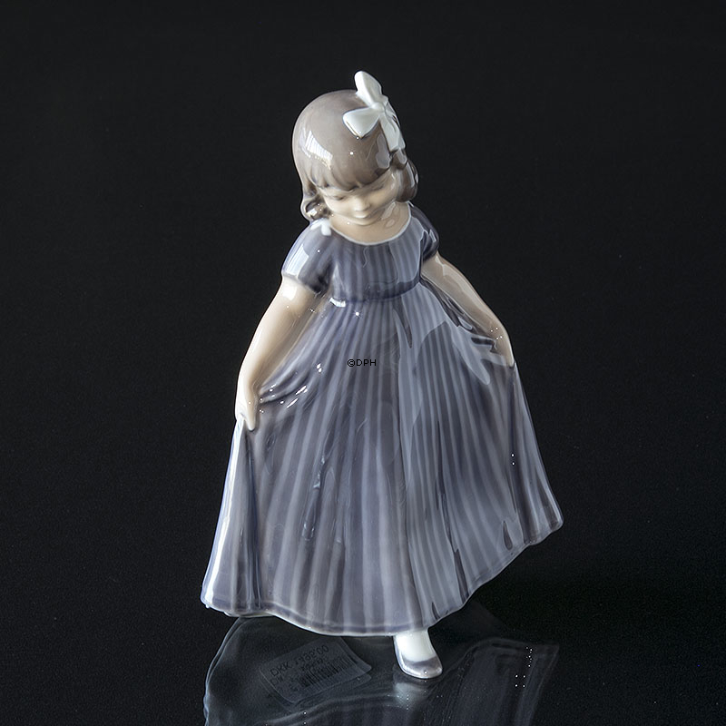 "Tänzerin", Mädchen mit blauem Kleid, Royal Copenhagen Figur Nr. 2444 oder 135