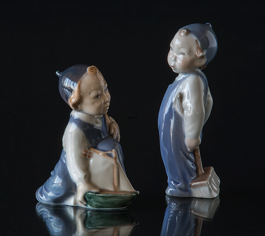 Junge mit dem Besen, der lernt zu arbeiten, Royal Copenhagen Figur Nr. 3250 oder 141