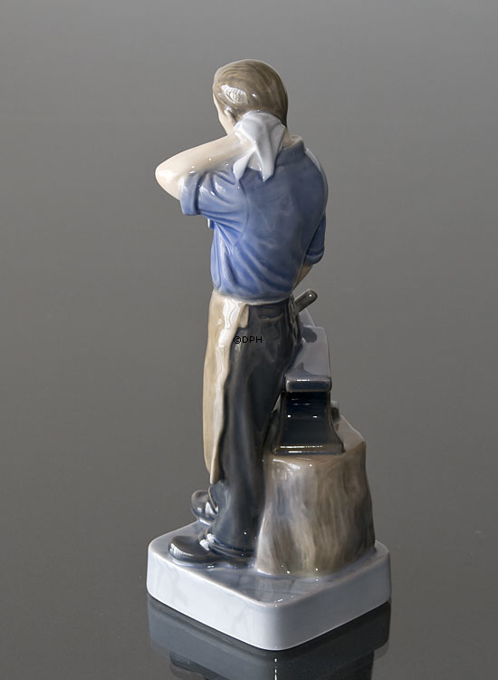 Schmiede arbeitet hart, Royal Copenhagen Figur Nr. 4502 oder 151