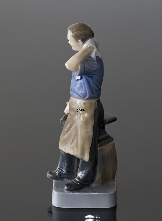 Schmiede arbeitet hart, Royal Copenhagen Figur Nr. 4502 oder 151