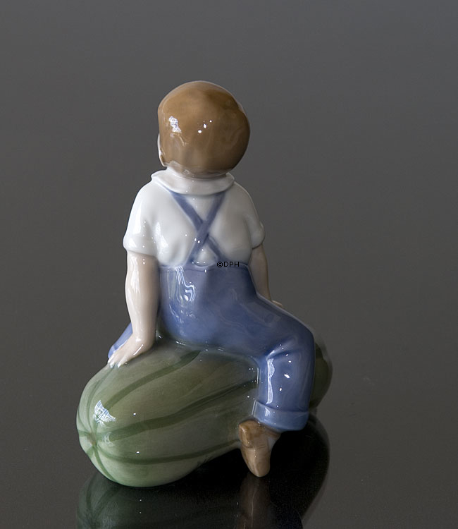 Junge mit Kürbis, Royal Copenhagen Figur Nr. 4539 oder 153