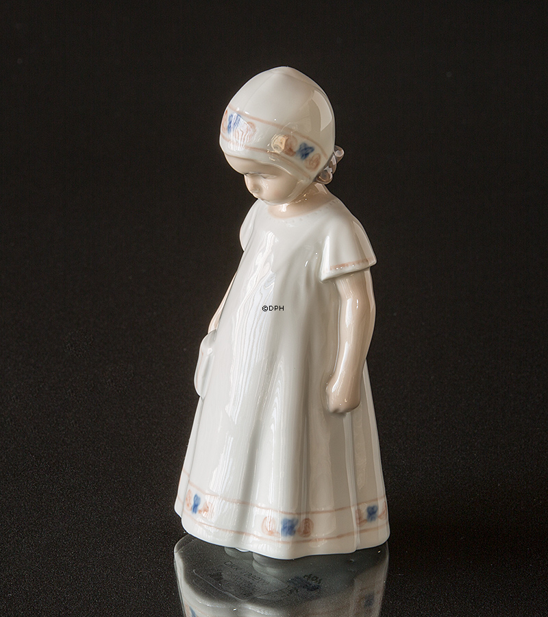 Elsa in einem weißen Kleid, Bing & Gröndahl Figur Nr. 2574 oder 404