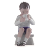 Victor, Junge trinkt ein schönes Glas Milch, Bing & Gröndahl Figur Nr. 1713 oder 418