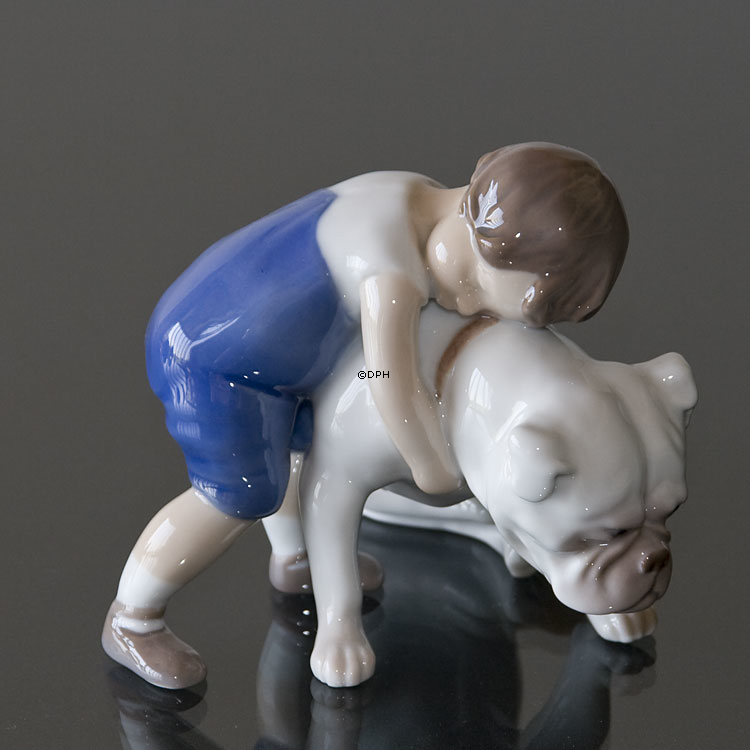 Bedingungslose Liebe  Zwei Freunde, Junge mit Bulldogge, Bing & Gröndahl Figur Nr. 1790 oder 427