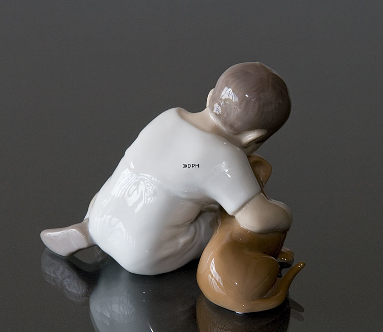 Junge mit Hund, Wahre Freundschaft, Bing & Gröndahl Figur Nr. 1951 oder 440