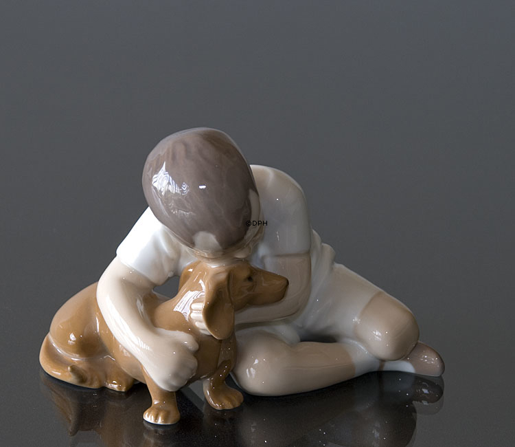 Junge mit Hund, Wahre Freundschaft, Bing & Gröndahl Figur Nr. 1951 oder 440