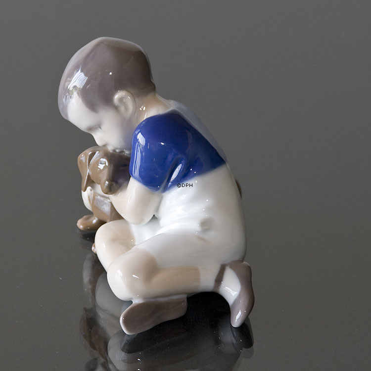 Junge umarmt seinen Freund den Hund, Bing & Gröndahl Figur Nr. 1951 oder 440