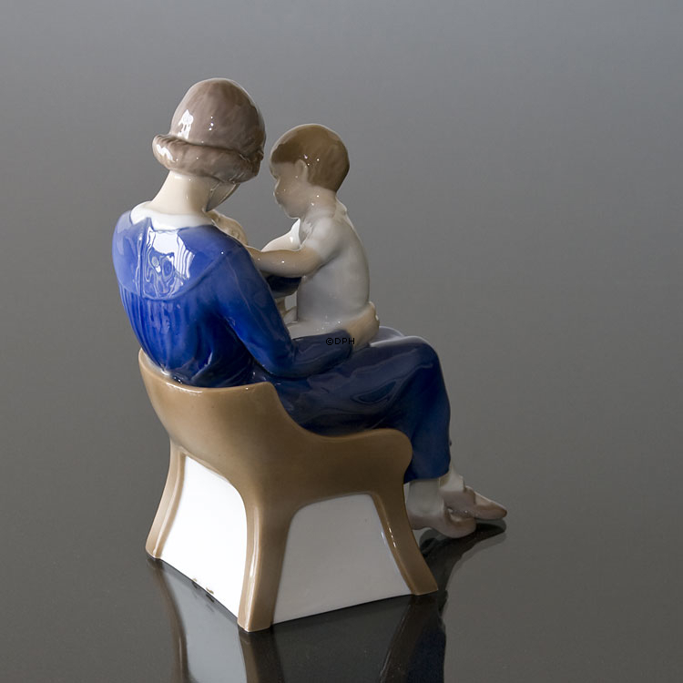 Frohe Trio Mutter mit zwei Kindern, Bing & Gröndahl Figur Nr. 2262 oder 468