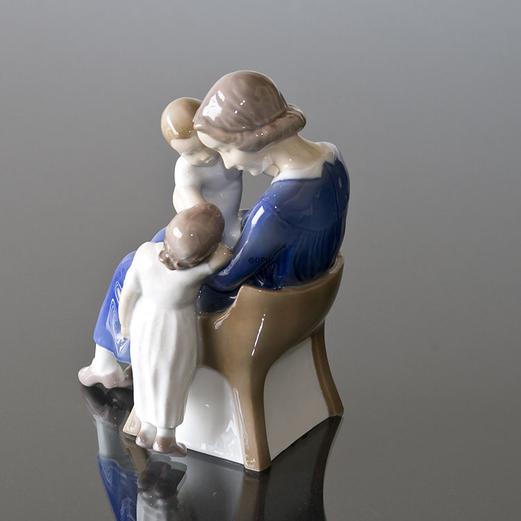 Frohe Trio Mutter mit zwei Kindern, Bing & Gröndahl Figur Nr. 2262 oder 468