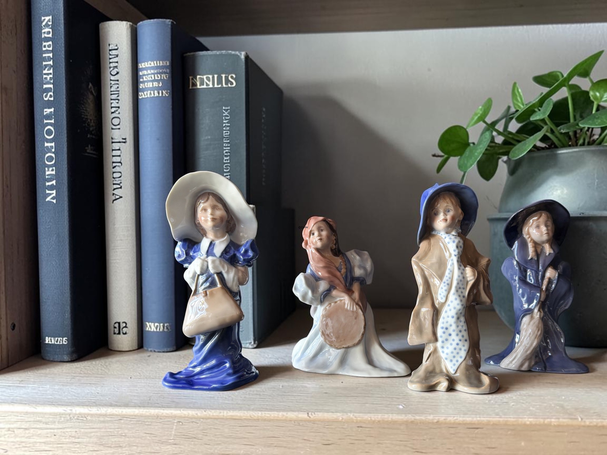 Die kleine feine Dame, Bing & Gröndahl, Nr. 533 oder 2533