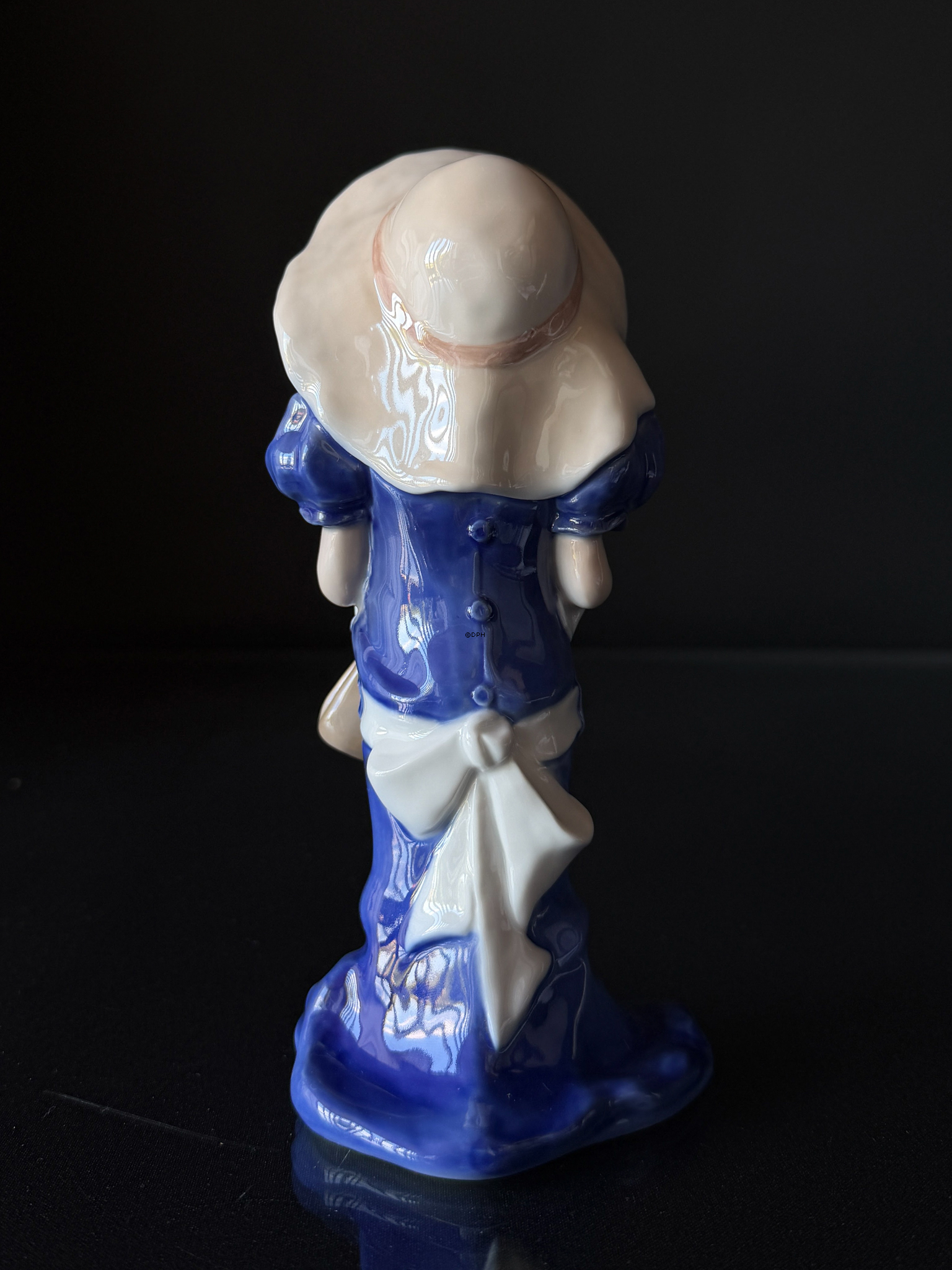 Die kleine feine Dame, Bing & Gröndahl, Nr. 533 oder 2533
