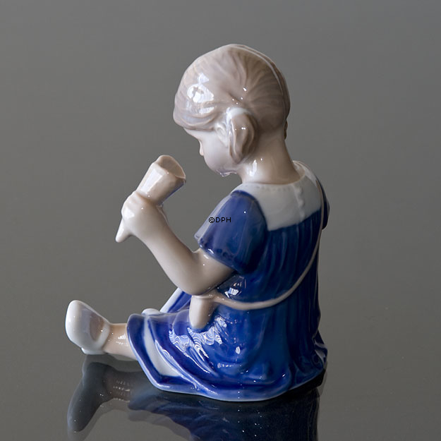 Elsa isst Eis, Royal Copenhagen Figur Nr. 673