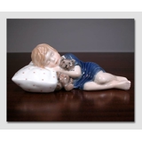 Elsa Schläft, Mädchen liegt mit Teddy, Figur Nr. 675
