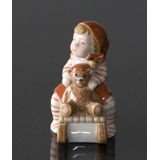 Wichtel af Schlitten mit einem Teddybären, Royal Copenhagen Weihnachtsfigur Nr. 764