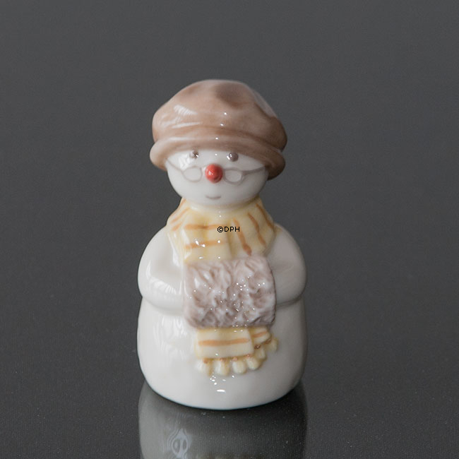 Schneemann, Großmutter mit Muff, Royal Copenhagen Winter Figur Nr. 767
