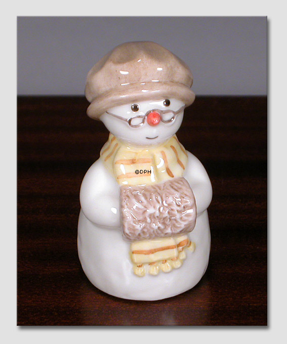 Schneemann, Großmutter mit Muff, Royal Copenhagen Winter Figur Nr. 767