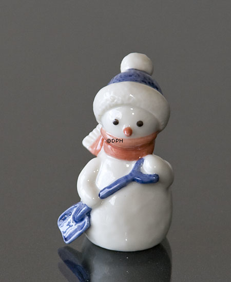 Schneemann Junge mit Schaufel, Royal Copenhagen Winter Serie Figur Nr. 770