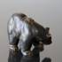 Bär steht und scheint Stark zu sein, Royal Copenhagen Steingutfigur Nr. 21519 | Nr. 1049237 | Alt. r21519-s | DPH Trading