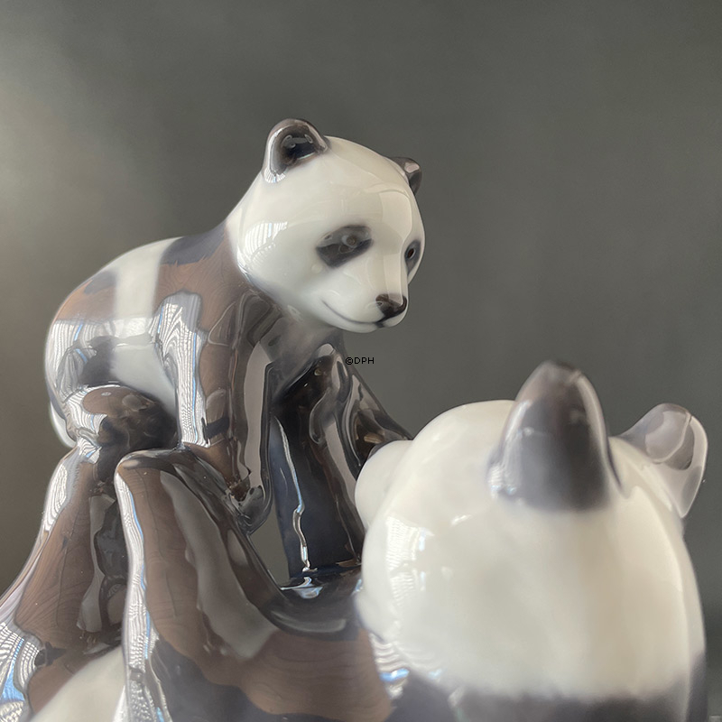 Royal Copenhagen Jahresfigur 2022, Panda mit ihrem Jungen