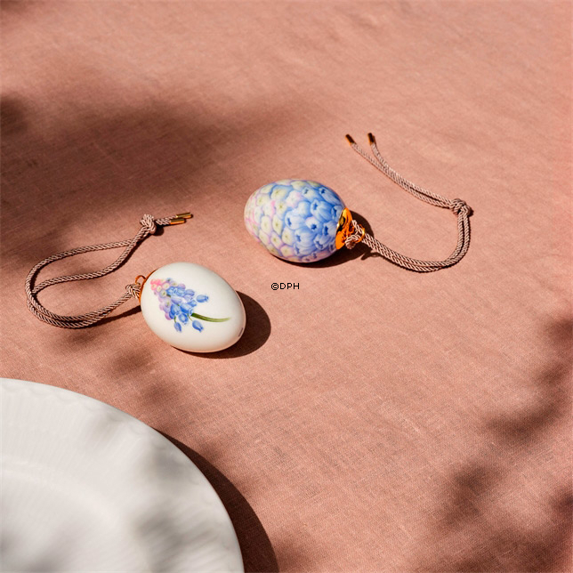 Osterei mit Perlhyazinthe und Perlhyazinthe Blätter, 2 Stück, Royal Copenhagen Oster 2023