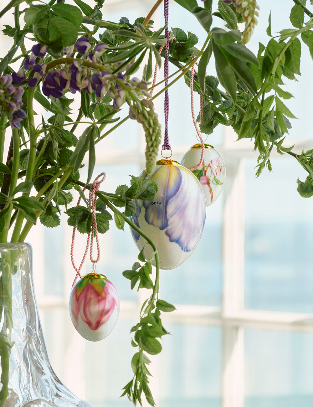 Osterei mit Lila Tulpen, groß, Royal Copenhagen Oster 2024