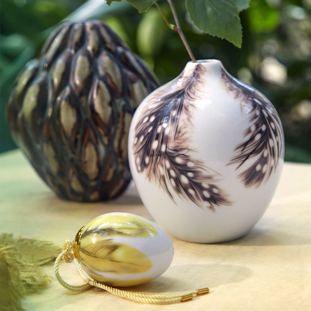 Osterei mit Große Pirolfedern, Royal Copenhagen Oster 2025