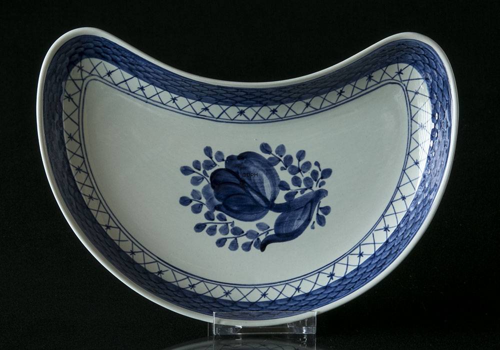 Royal Copenhagen/Aluminia  Tranquebar, blau, Halbmondservierplatte Nr. 11/1115