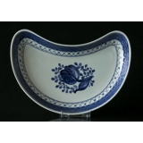 Royal Copenhagen/Aluminia  Tranquebar, blau, Halbmondservierplatte Nr. 11/1115