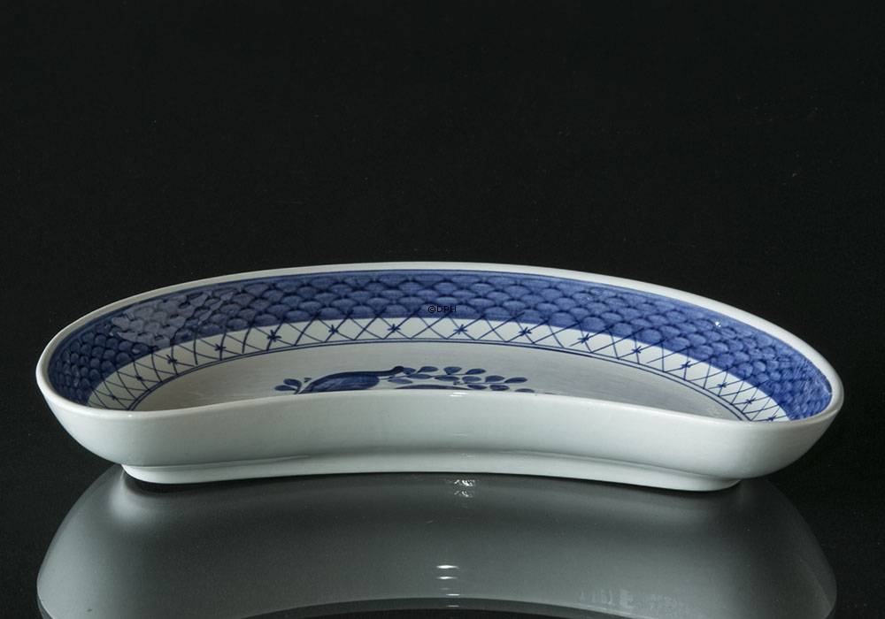 Royal Copenhagen/Aluminia  Tranquebar, blau, Halbmondservierplatte Nr. 11/1115