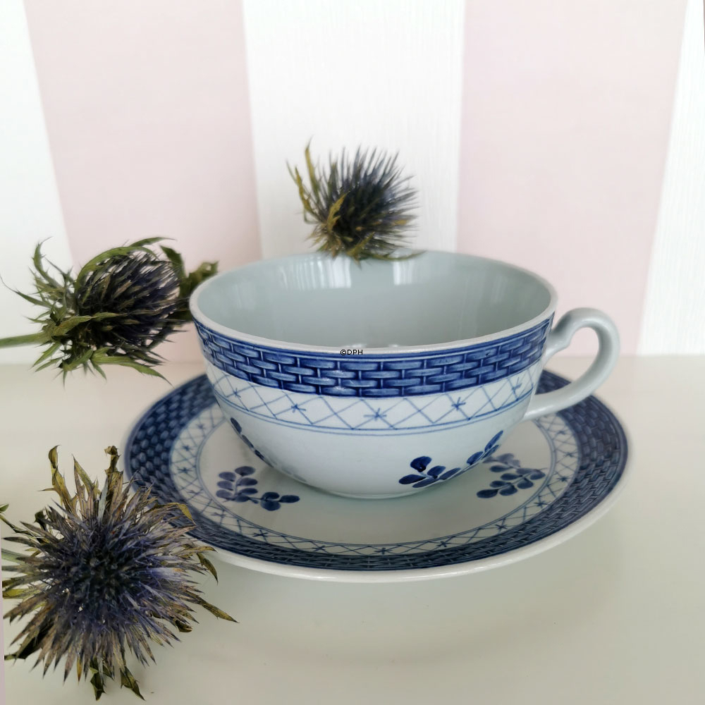 Royal Copenhagen/Aluminia Tranquebar, blau, große Tasse Nr. 1398 (Tassendurchmesser 11,5 cm, Untertassendurchmesser 17 cm)