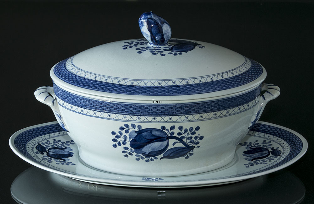 Royal Copenhagen/Aluminia Tranquebar, Blau, Terrine auf servierplatte