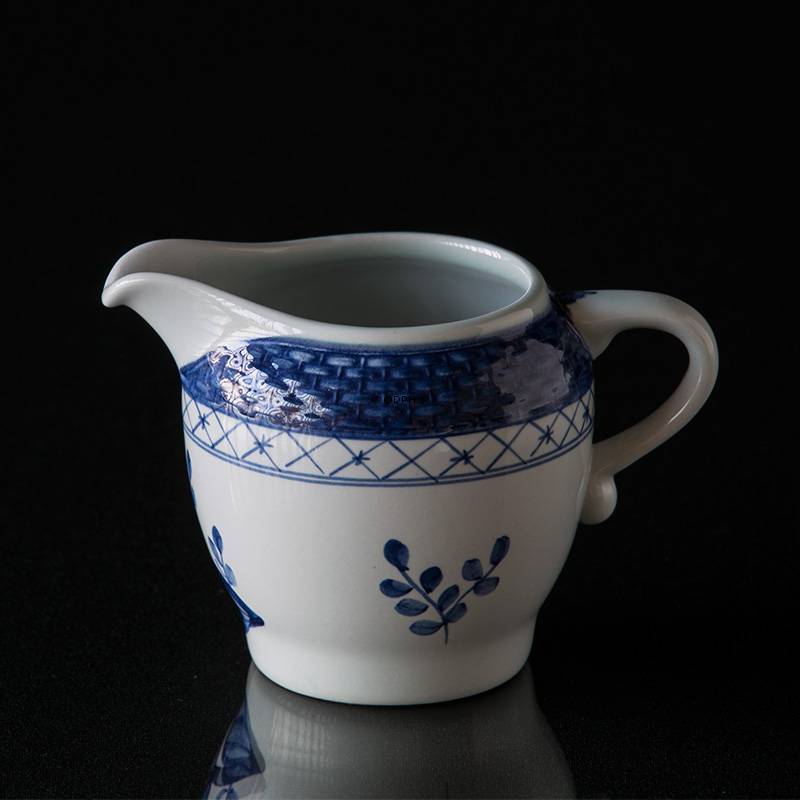 Royal Copenhagen/Aluminia  Tranquebar, blau, Milchkännchen Nr. 954