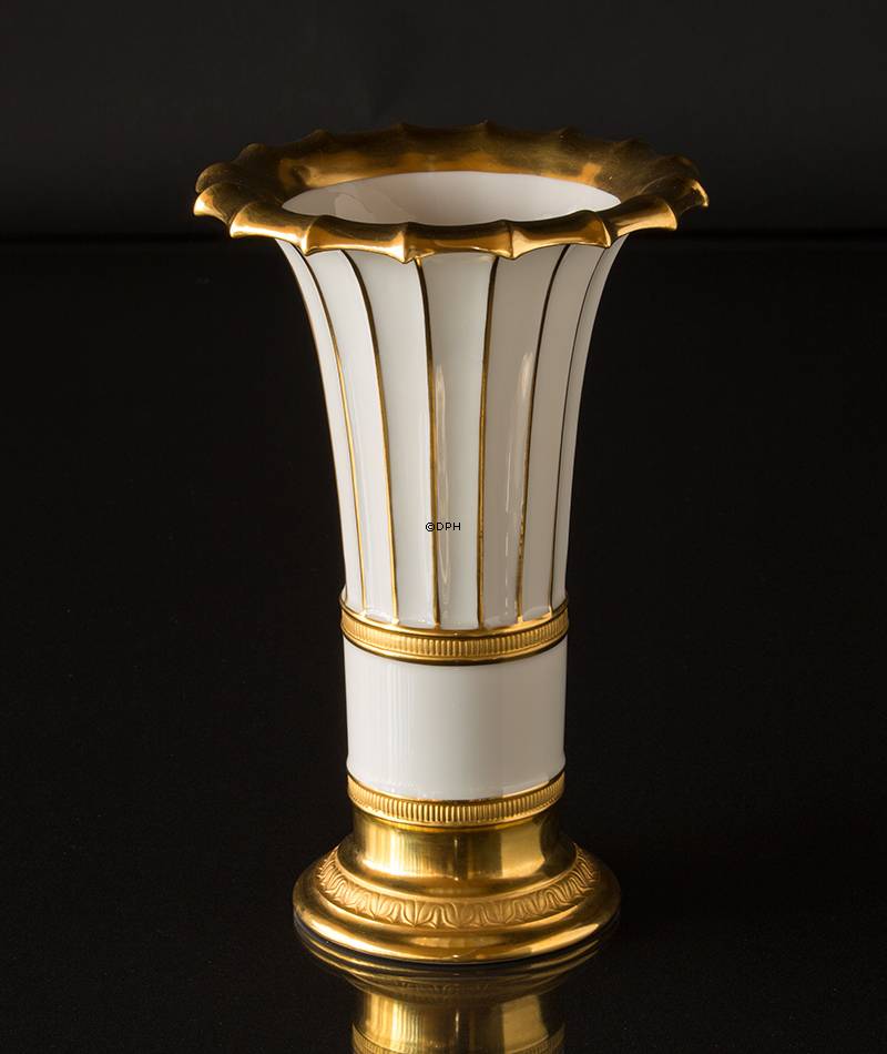 Royal Copenhagen Weiße Hetsch Vase mit Gold